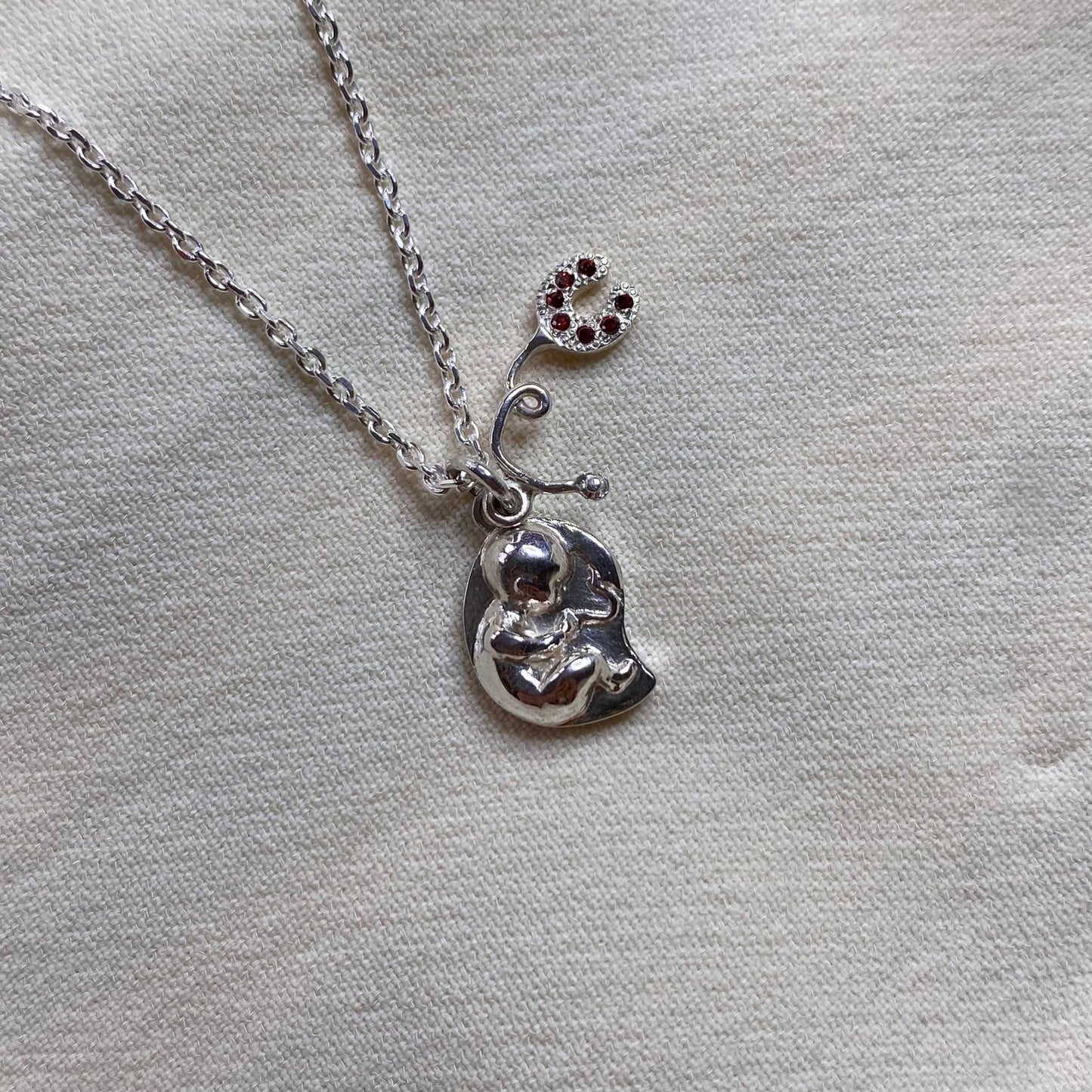 Collana bimbo in grembo e fonendoscopio per Ostetricia