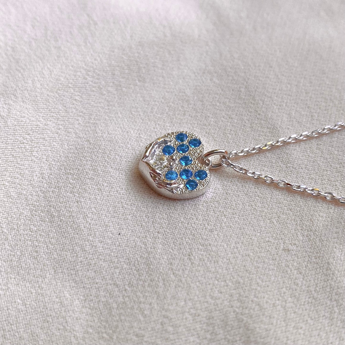 Collana Mani che aiutano per Servizi Sociali