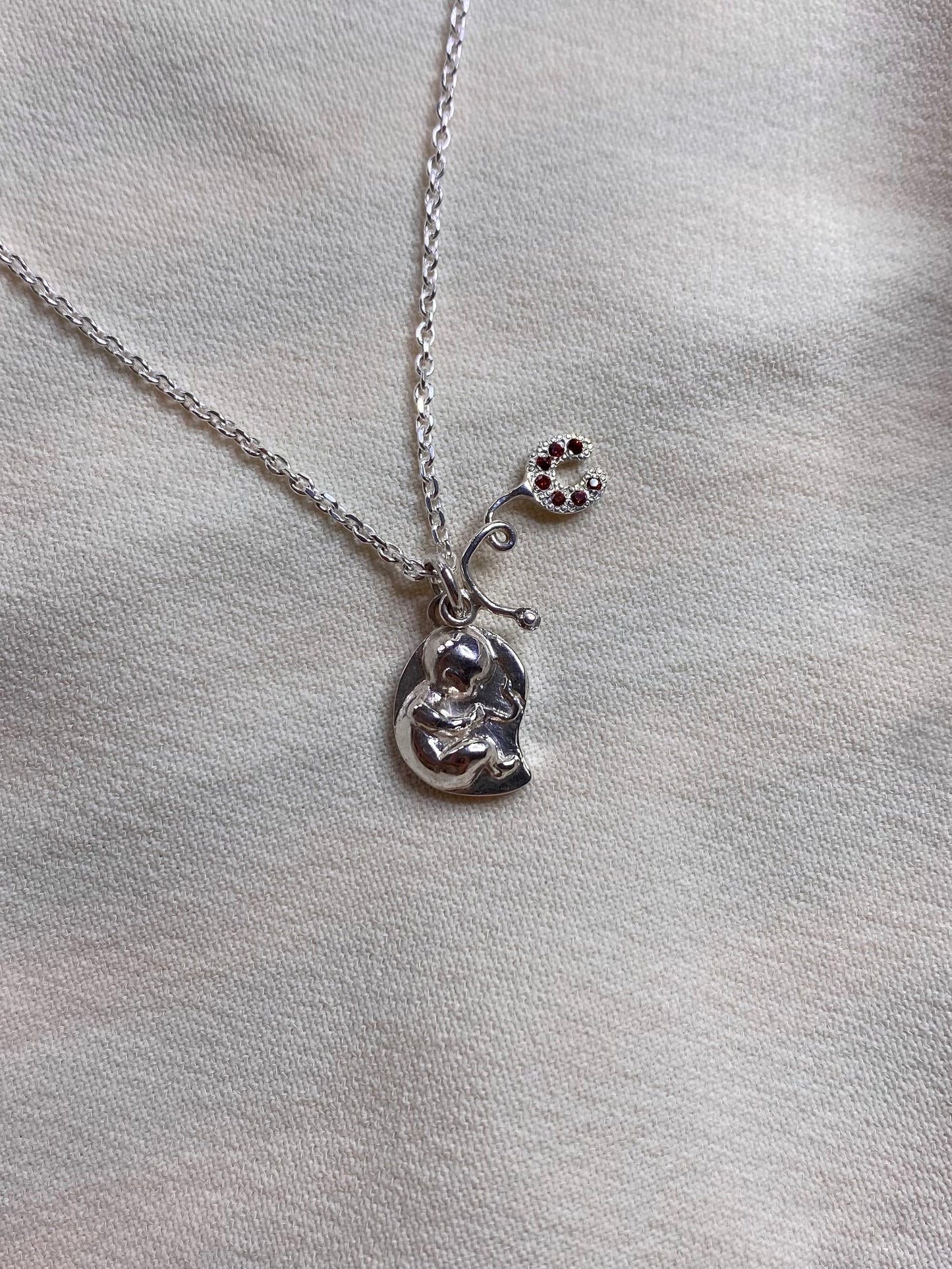 Collana bimbo in grembo e fonendoscopio per Ostetricia