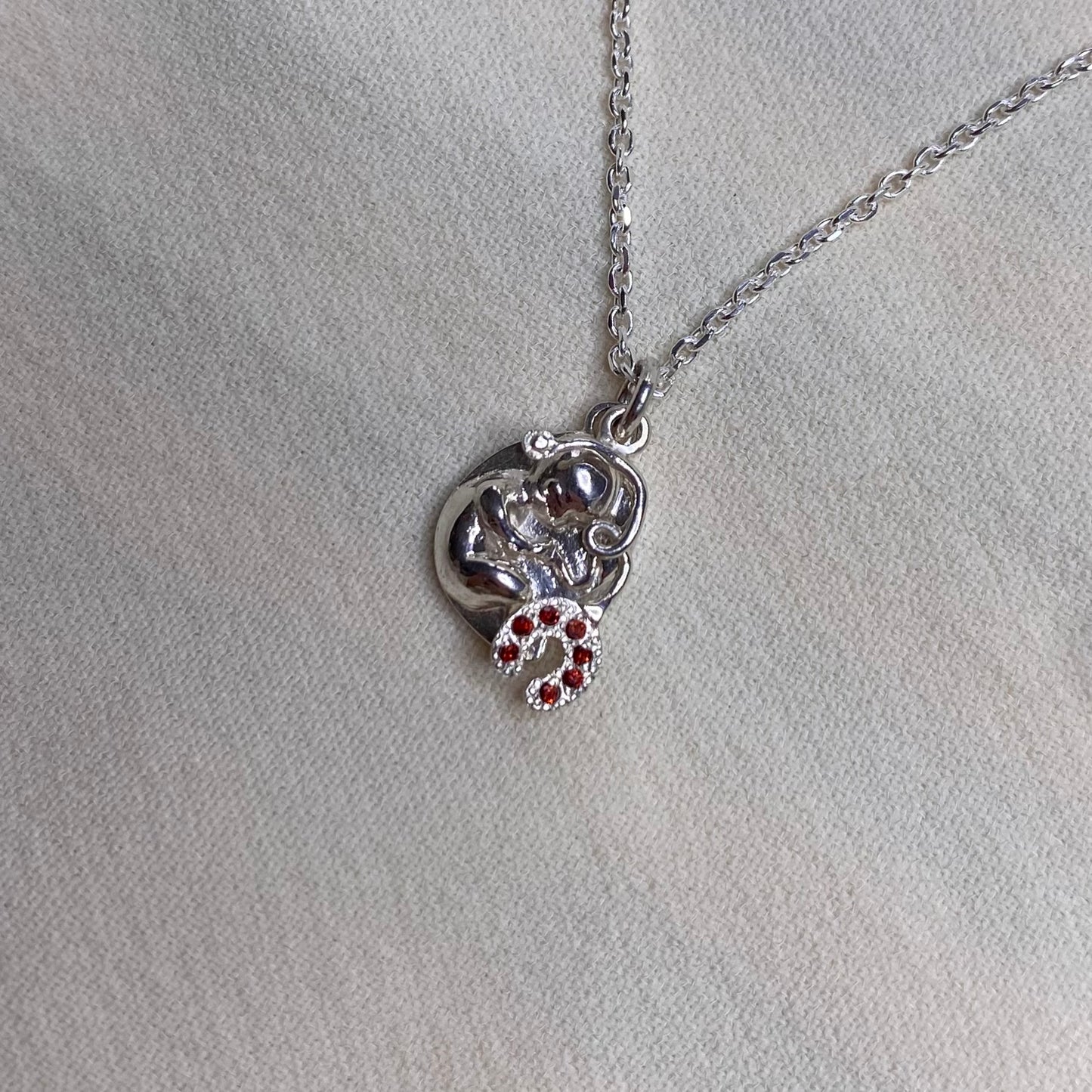 Collana bimbo in grembo e fonendoscopio per Ostetricia