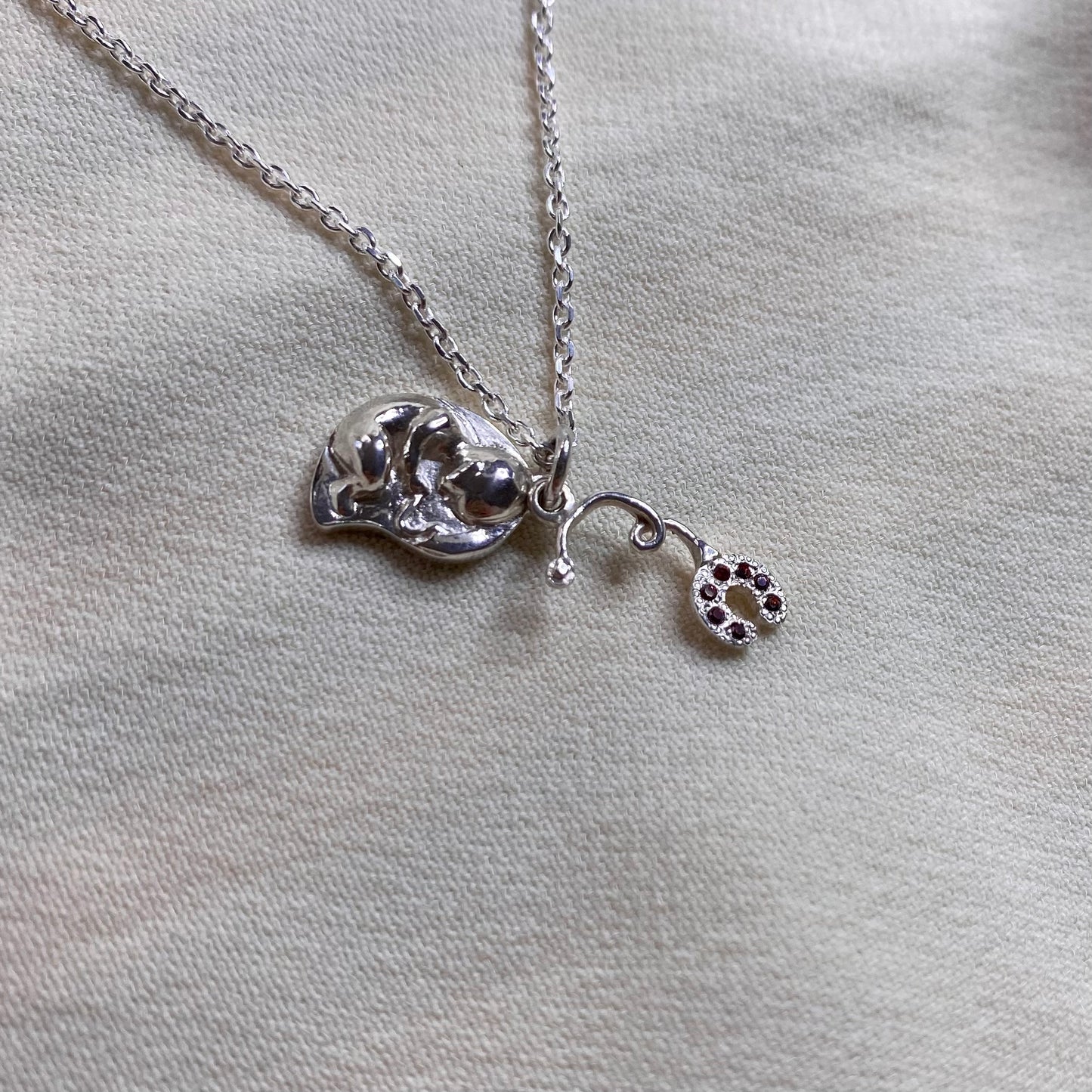 Collana bimbo in grembo e fonendoscopio per Ostetricia